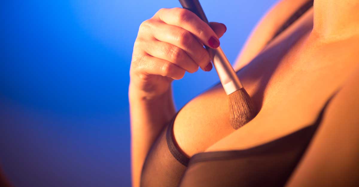  Konturisanje dekoltea i trikovi kako povećati grudi šminkom!